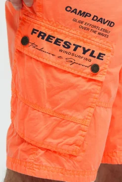 Cargo Shorts mit kleinen Label Prints neon flame