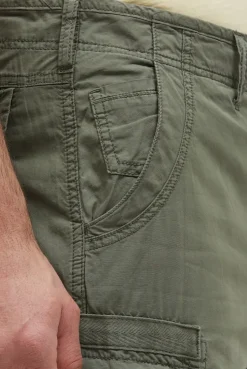 Cargo Shorts mit tonigen Tapes green olive