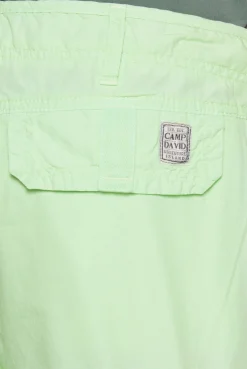 Cargo Shorts mit tonigen Tapes und Stickereien green lemon