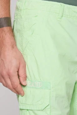 Cargo Shorts mit tonigen Tapes und Stickereien green lemon
