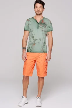 Cargo Shorts mit tonigen Tapes und Stickereien sunstone