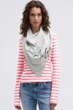 Dreieckstuch aus Flauschstrick mit Wording Prints grey melange