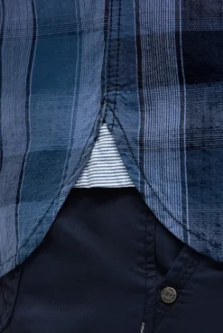 Karohemd Kurzarm mit Klappentaschen und Back - Print harbour blue