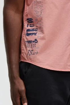 Kurzarmhemd mit Label Prints und Stickereien old peach