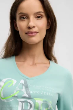 Langarmshirt mit V-Ausschnitt und Wording Print misty mint
