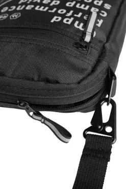 Leichte Crossbody Bag mit reflektierendem Print black