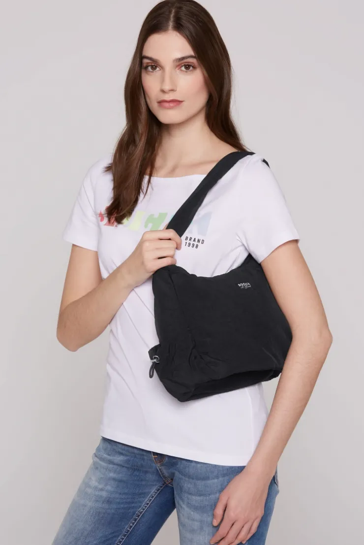 Leichte, wattierte Schultertasche black