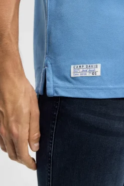Pikee-Polo mit Label-Applikationen electric sky