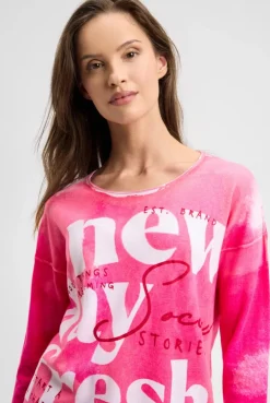 Pullover mit All Over Print und Schmucksteinen neon rose