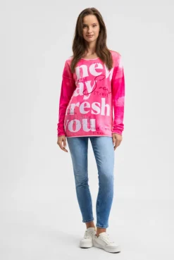 Pullover mit All Over Print und Schmucksteinen neon rose