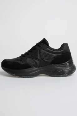 Sneaker Low im tonigen Materialmix black
