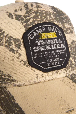 Trucker Cap mit All Over Print und Patch light sand