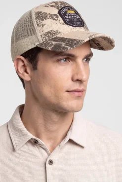 Trucker Cap mit All Over Print und Patch light sand