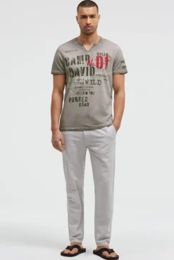 T-Shirt mit V-Cut und Used Print shadow