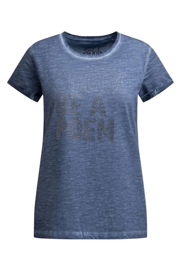 T-Shirt Oil Dyed mit Wording aus Schmucksteinen soft azure