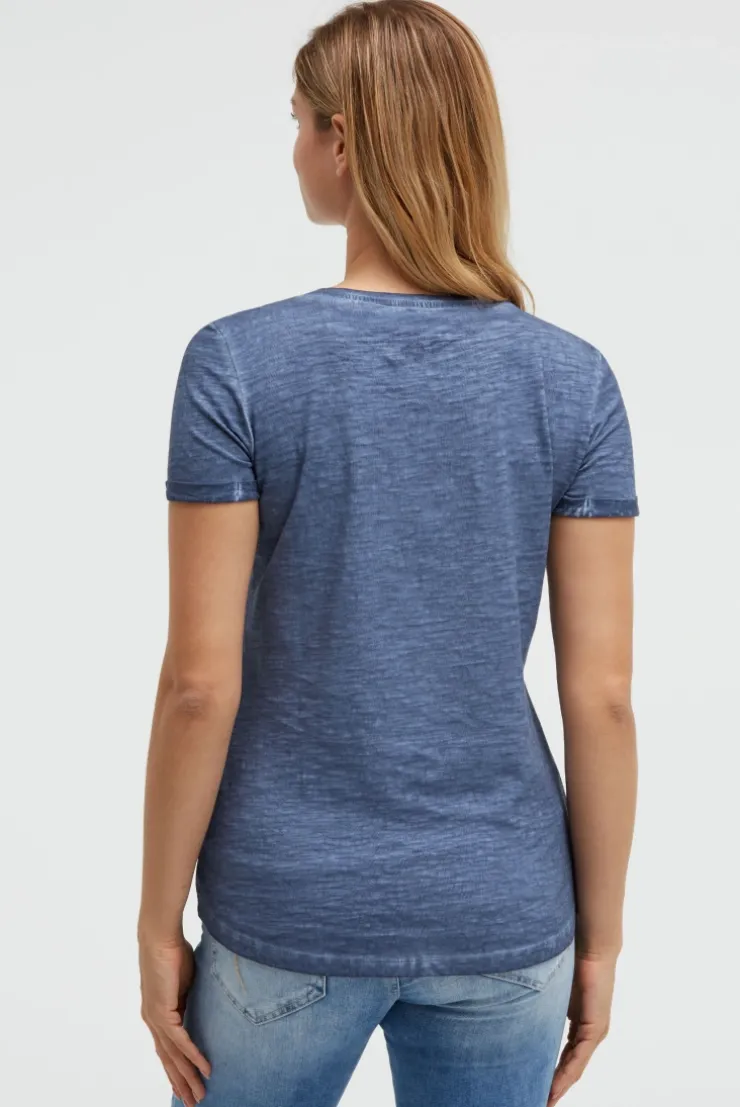 T-Shirt Oil Dyed mit Wording aus Schmucksteinen soft azure