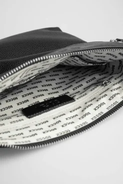 Umhängetasche aus Lederimitat mit Logo-Anhänger black