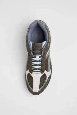 Urban Sneaker im Materialmix mit Logo-Sohle dark wood