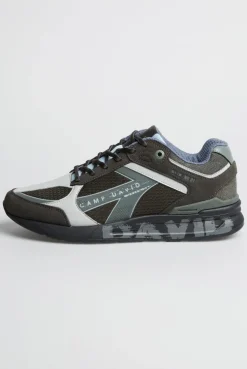 Urban Sneaker im Materialmix mit Logo-Sohle dark wood