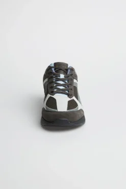 Urban Sneaker im Materialmix mit Logo-Sohle dark wood