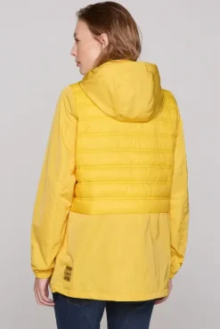 Windjacke mit Kapuze im Materialmix golden honey