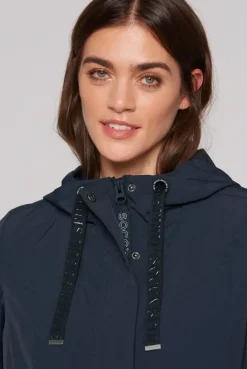 Windparka mit Kapuze und Logo-Details blue navy